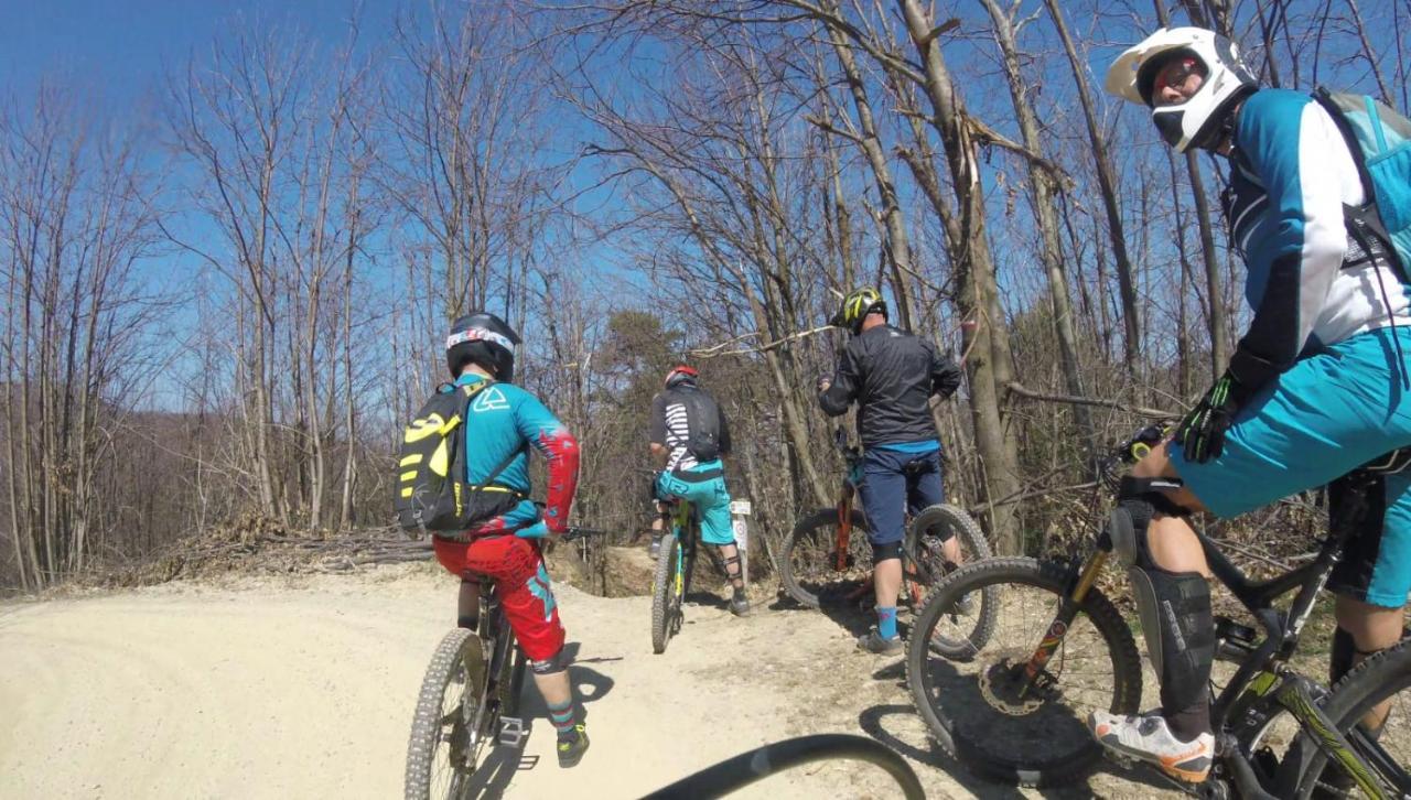 Albergo Aduepassi & Servizio Bike Shuttle Finale Ligure Eksteriør billede