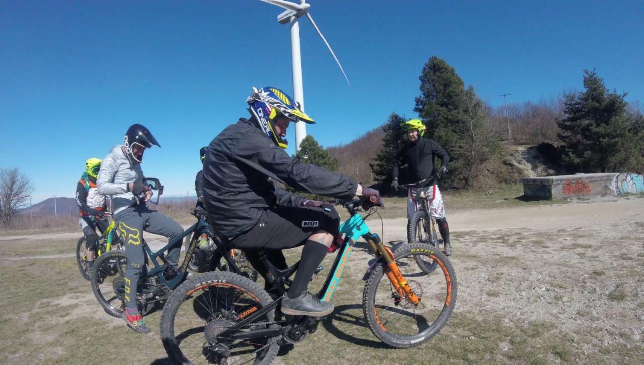 Albergo Aduepassi & Servizio Bike Shuttle Finale Ligure Eksteriør billede